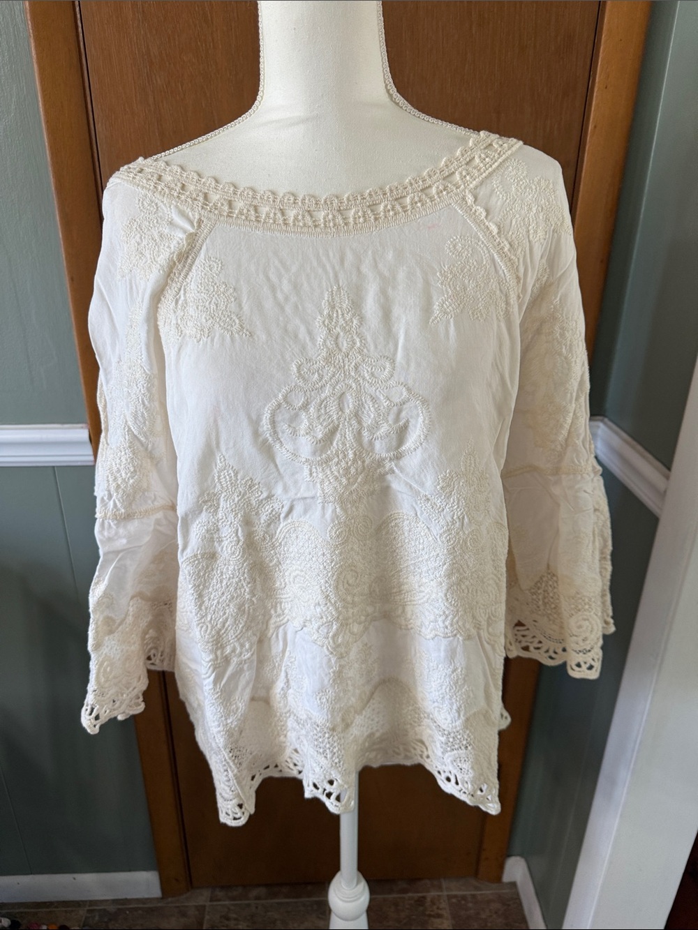 Democracy Cream Embroidered Lace-Trim Tunic Top Size M